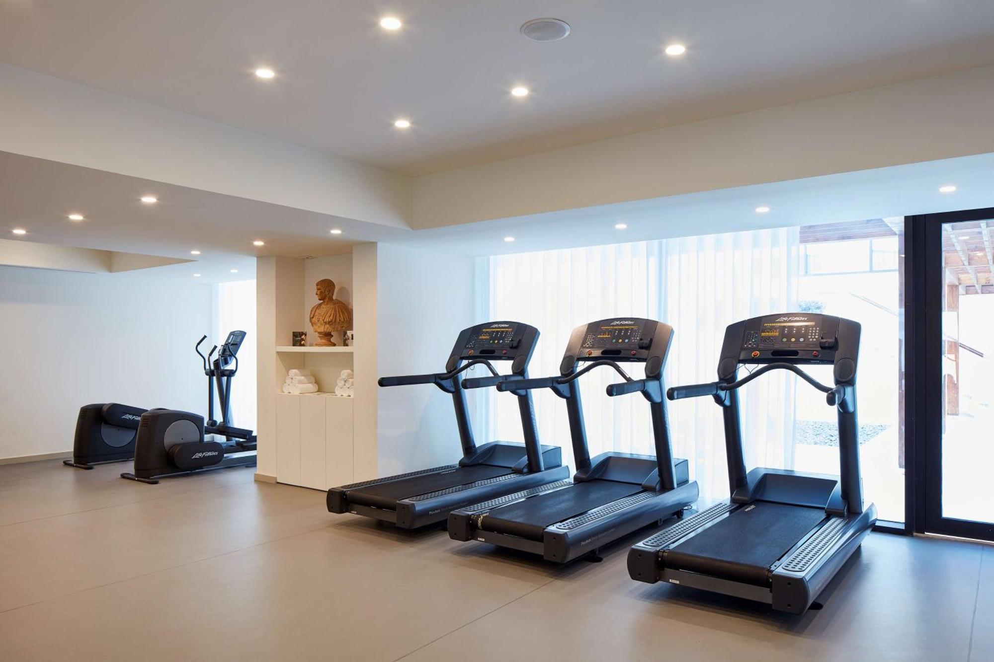 Готель Tivoli Carvoeiro Карвоейру Екстер'єр фото A row of treadmills